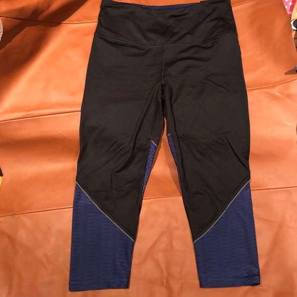 Victoria’s Secret Sport Capri leggings - Picture 1 of 6